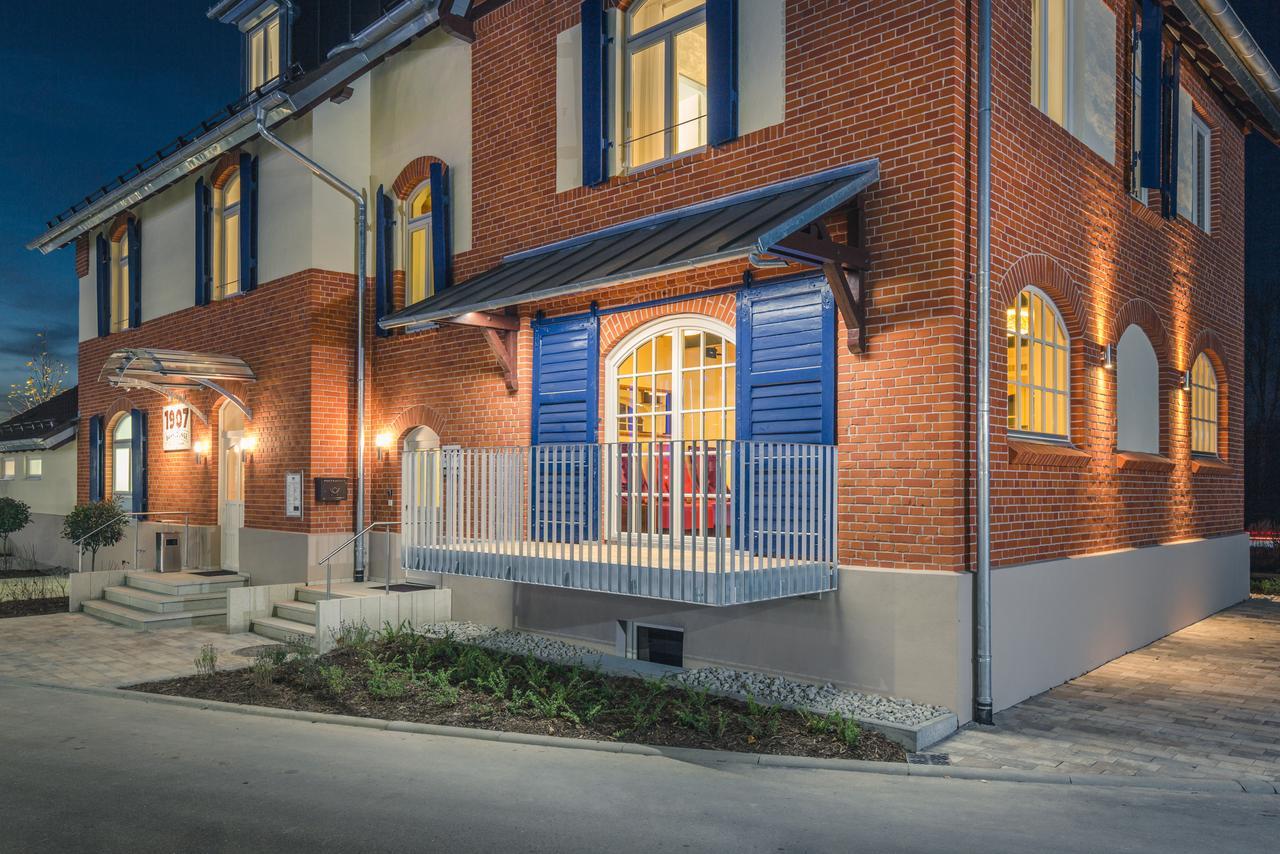 Bahnlounge 1907 Bed & Breakfast Neuenstadt am Kocher Exterior foto